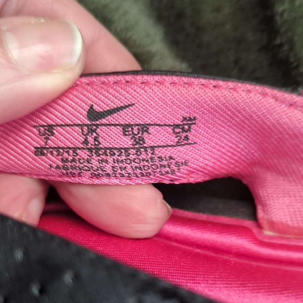 Nike Black and Pink Sandals - Picture 5 of 6